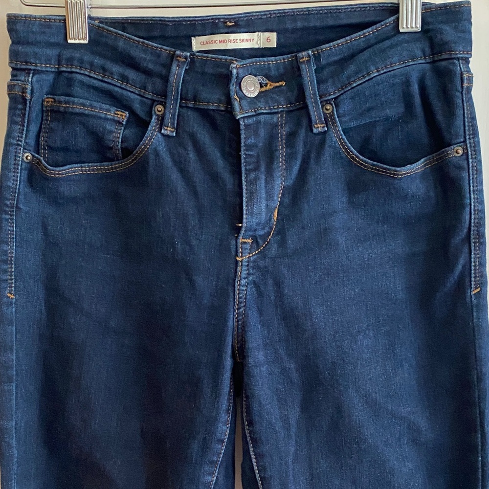 Levi’s Dark Blue Skinny Jeans sz 6